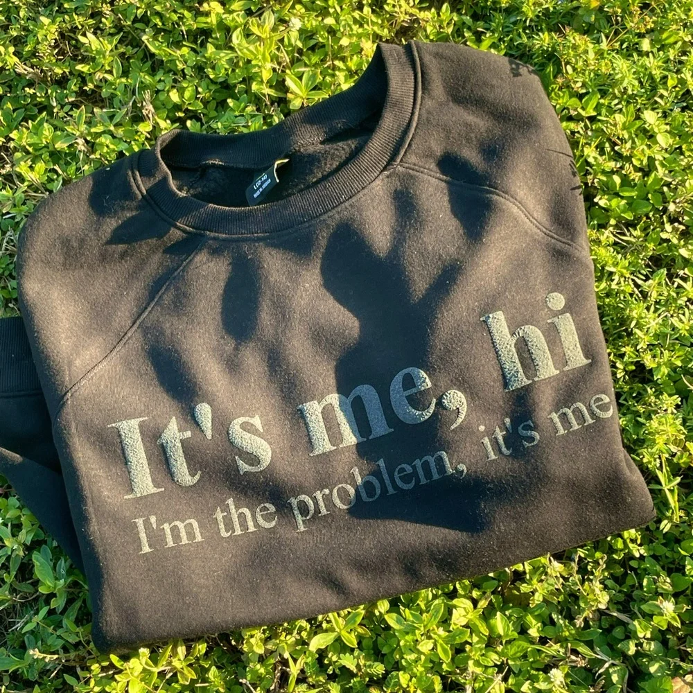 “It’s Me” Black Crewneck Sweatshirt - Picture 1 of 1